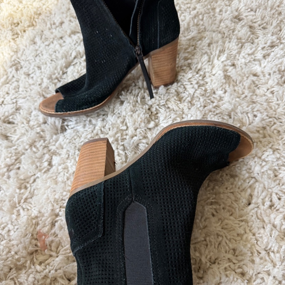 Stylish Toms super cute ankle, spring fashion Black and Tan Peep-Toe Heeled Boot - Picture 2 of 6